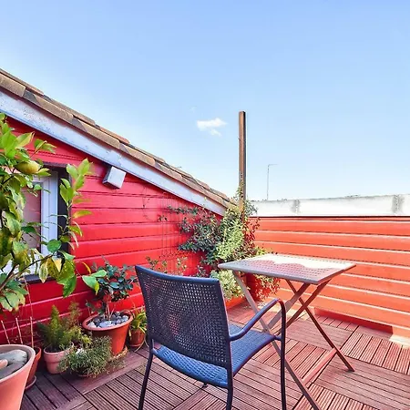 Apartmán Of 75m²under The Attic With Terrace